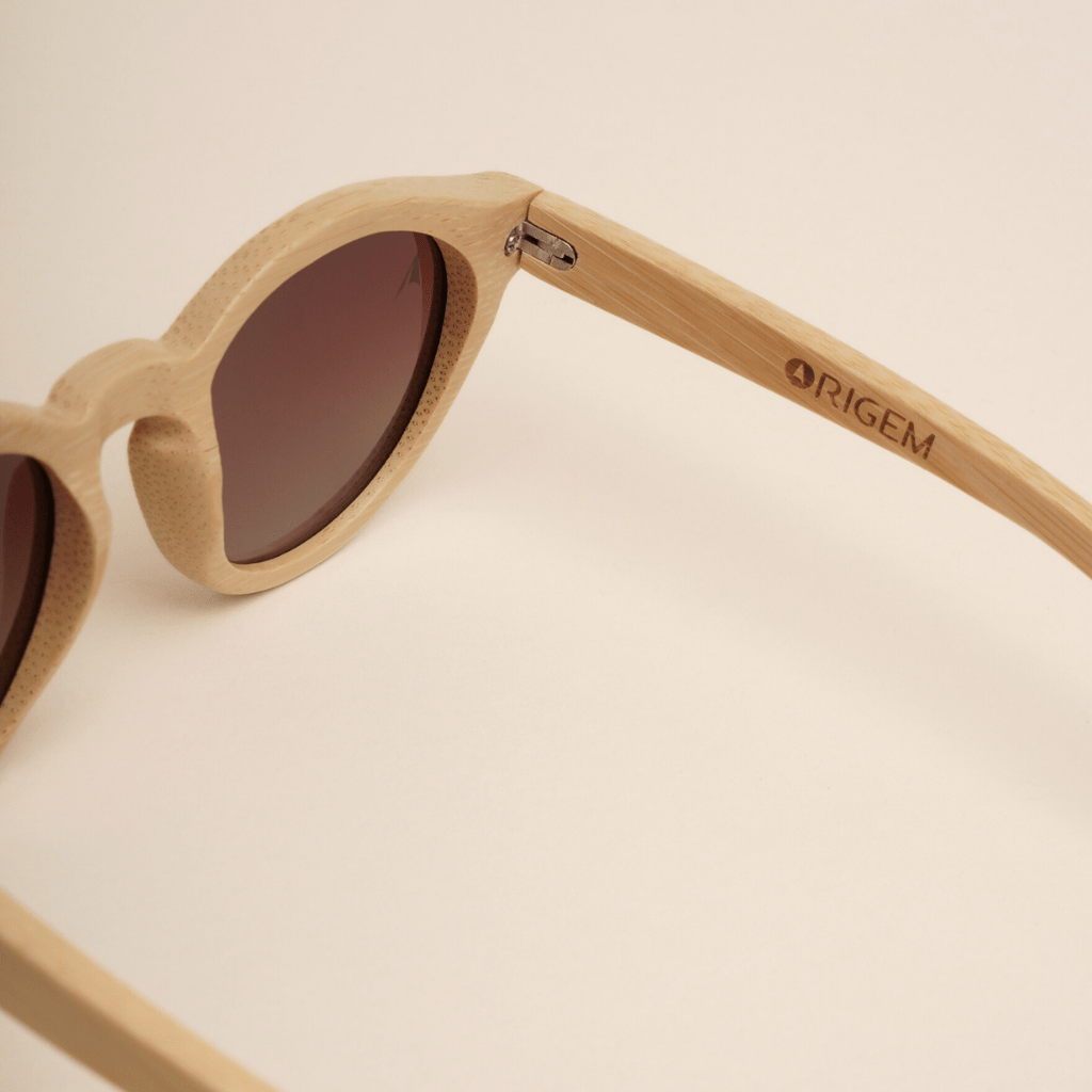 Noosa Brown - round sunglasses sustainable light brown bamboo, brown polarized lenses - close up