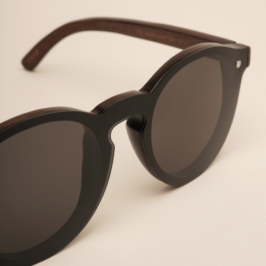 Komodo - round sustainable dark brown bamboo sunglasses, grey polarized lenses - close up